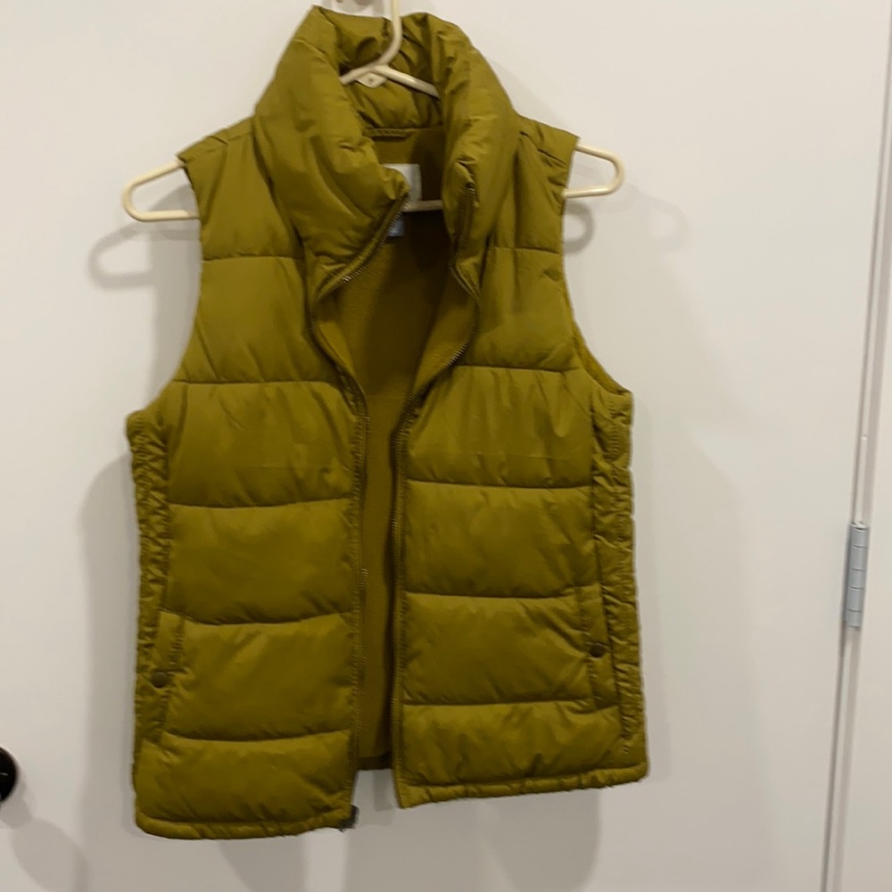 Old Navy xs quilted waterproof vest in chartreuse